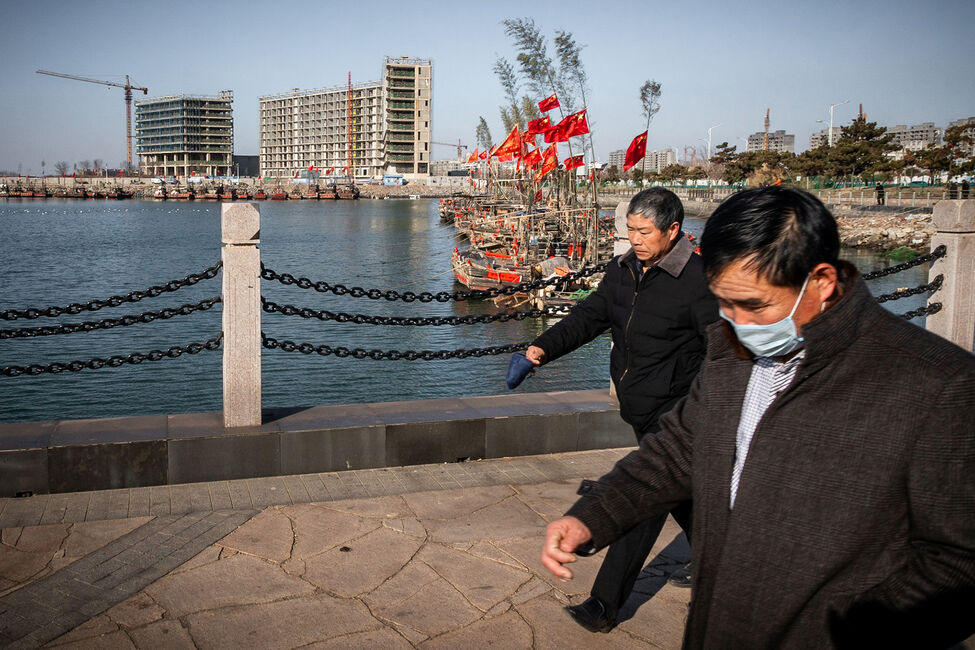 REPORTAJE | El silencio de una ciudad china vacía por el coronavirus eldiario.es/internacional/… Por <a href="/davidgmzrollan/">David Gómez Rollán</a> desde Rizhao, China