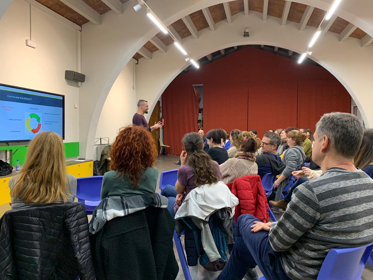 VedrunaTona's tweet photo. DICTADORS DE PORCELLANAšāāļø
Xerrada molt interessant, organitzada per lāAMPA de lāescola, amb idees clares i concises per educar els nostres fills. Arremenguem-nos i actuem!
GrĆ cies AMPA, grĆ cies Roger!
#AMPAEVT #XerradesEVT #intensament https://t.co/VlLFSSeXl0