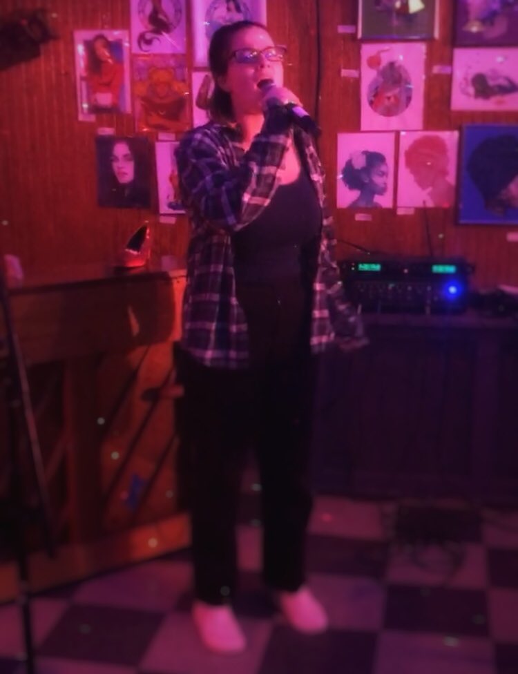 Su_Z_Music's tweet photo. It was great to be back hosting at the @SawTownTavern for The Original Songwriters Open Mic 🎙 Next time there I’ll bring the new trio along 🎶🎶🎶🎹🎸🥁

#livemusic #music #songwriter #originalmusic #ascap #openmic #nightlife #singer #sing https://t.co/KGwmEipPnl