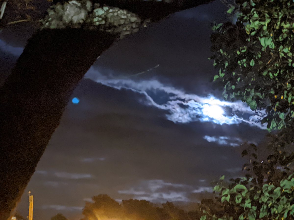 Springwood's tweet photo. @SavLakes Beautiful, spooky sky last night https://t.co/vzEqWFqCSb