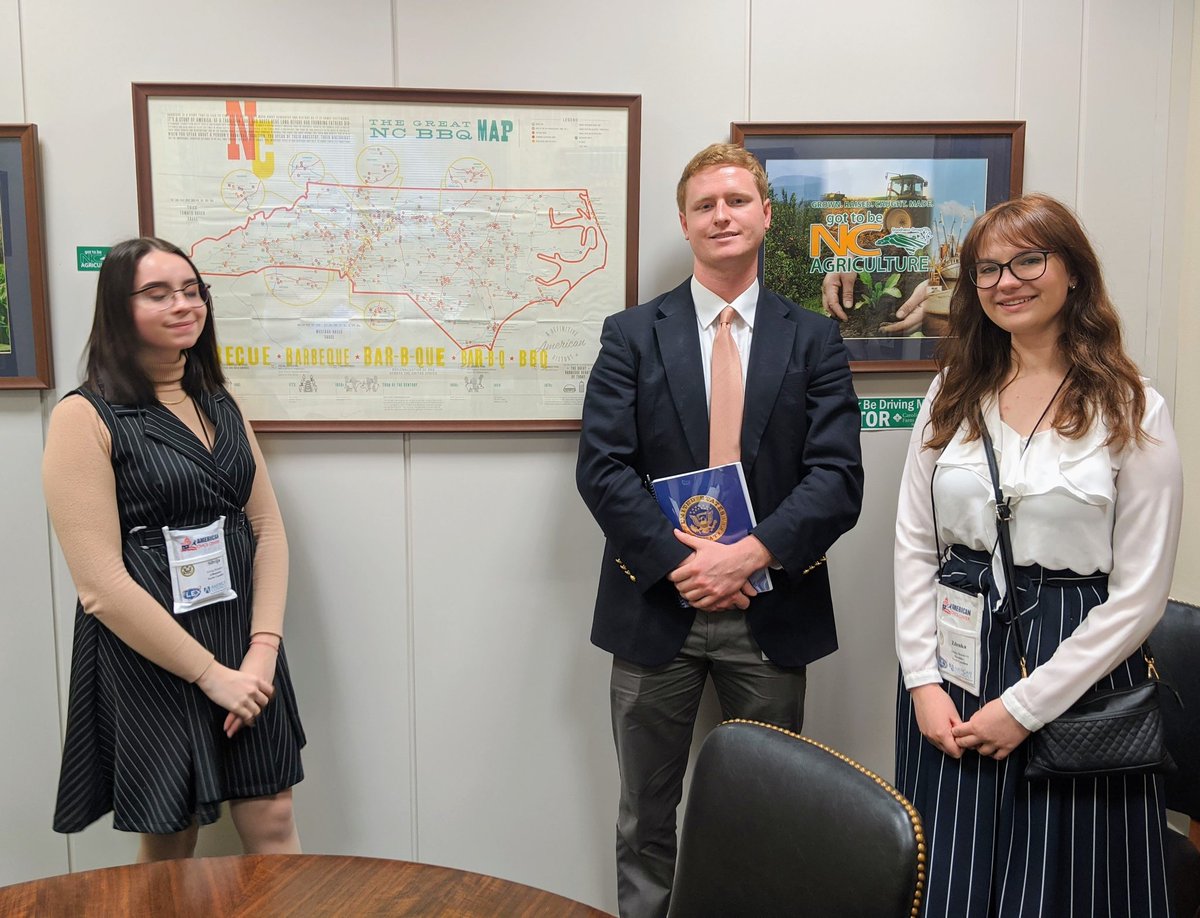 Thank you, Michael, from <a href="/SenThomTillis/">Senator Thom Tillis</a>'s office for meeting with <a href="/FLEXProgram/">FLEX Program</a> exchange students and talking about how cross cultural exchange programs help increase understanding of different people, cultures and even different systems of government! #ExchangeOurWorld #CivEdWeek