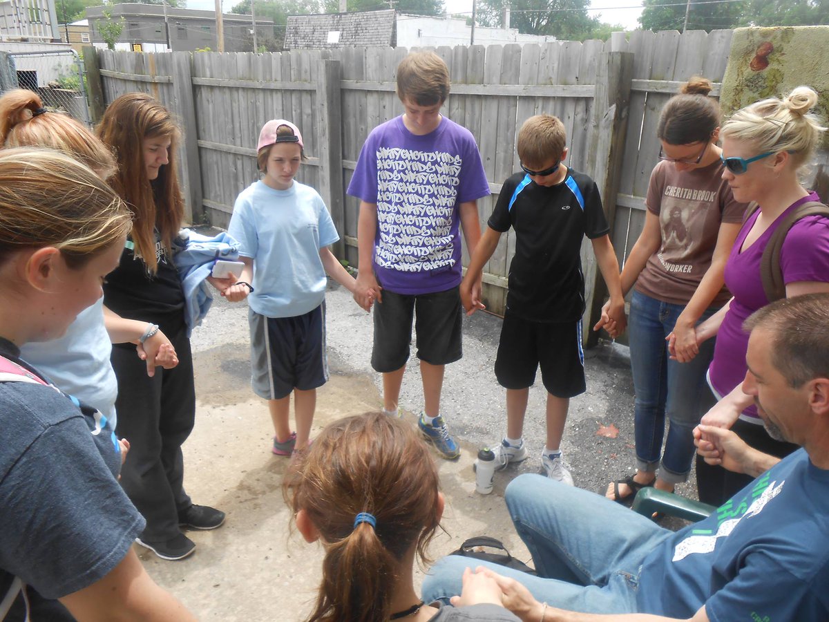 ChristForMyCity's tweet photo. Urban Plunge Testimony:
“You will get to know your own city better and find ways to serve others without going far from home,” said one student from Southwest Church of Christ. https://t.co/tywTGwWs7i
