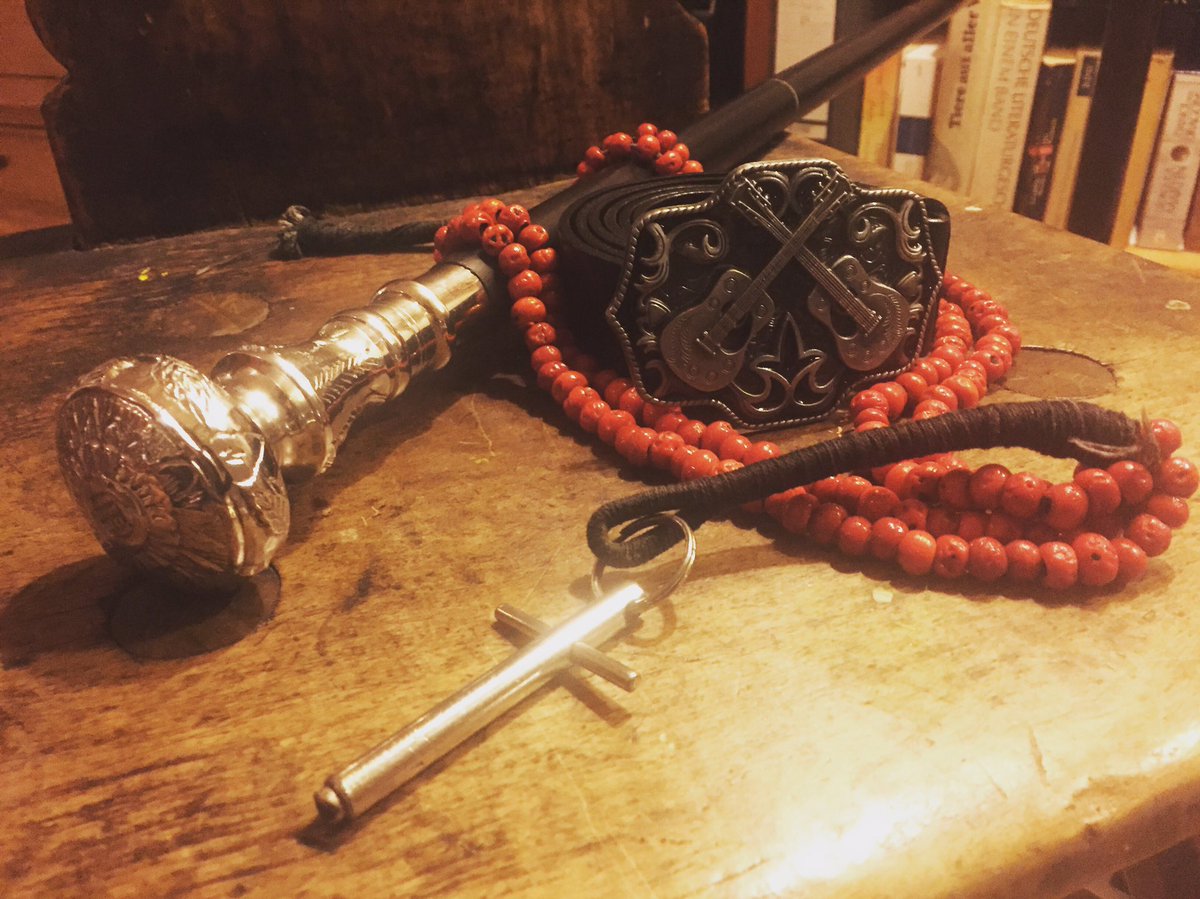 TheGarciass's tweet photo. Super duper belt!?..checked!
Super duper necklace!?... checked!
Super duper walking stick!?...checked!
Antoineโs gear...
#thegarciass #thegarciasstime #singer #kickassband #accessories #rockaccessories #stagepresence #rockpunk #punkrock #rocknroll #coolbelt #coolshit https://t.co/cIugrjPOWR