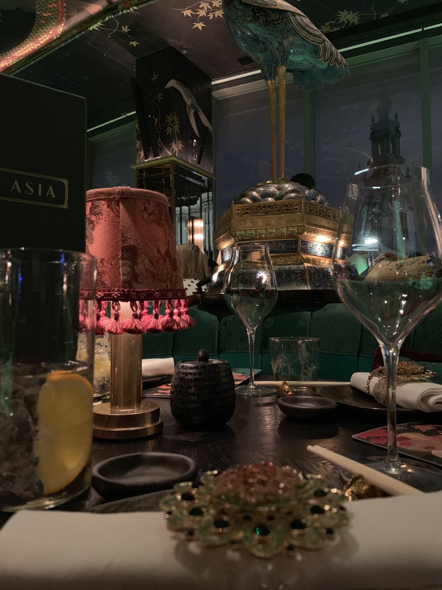 Showcase tweet media