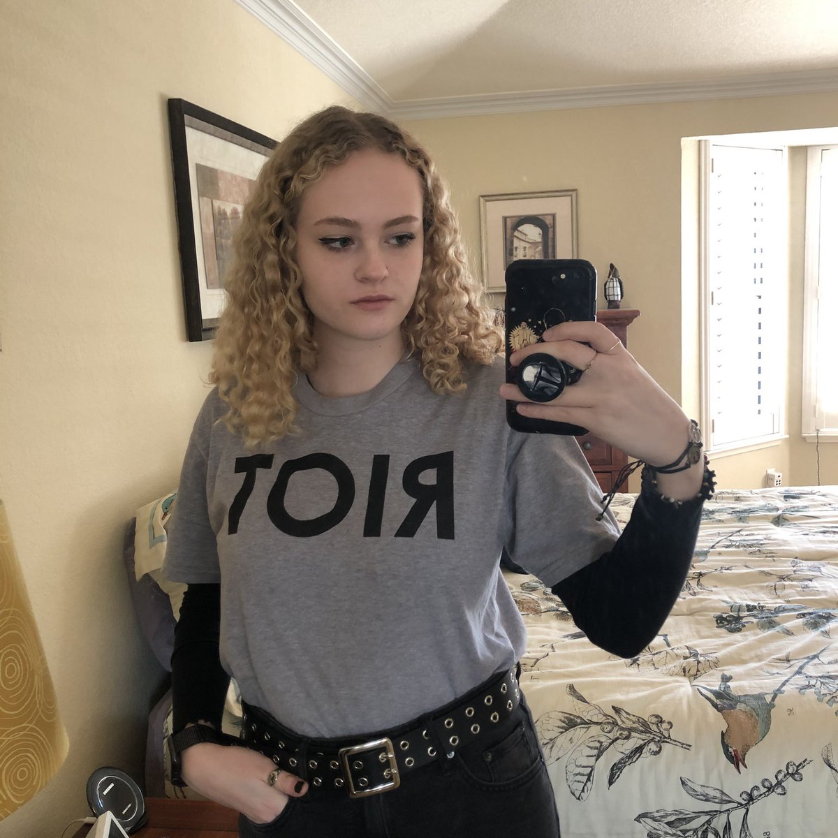 tobaccosunbrst's tweet photo. why am i dressed like both mac and ian rob mcelhenney im coming for ur jobs https://t.co/UP2wst8dr5