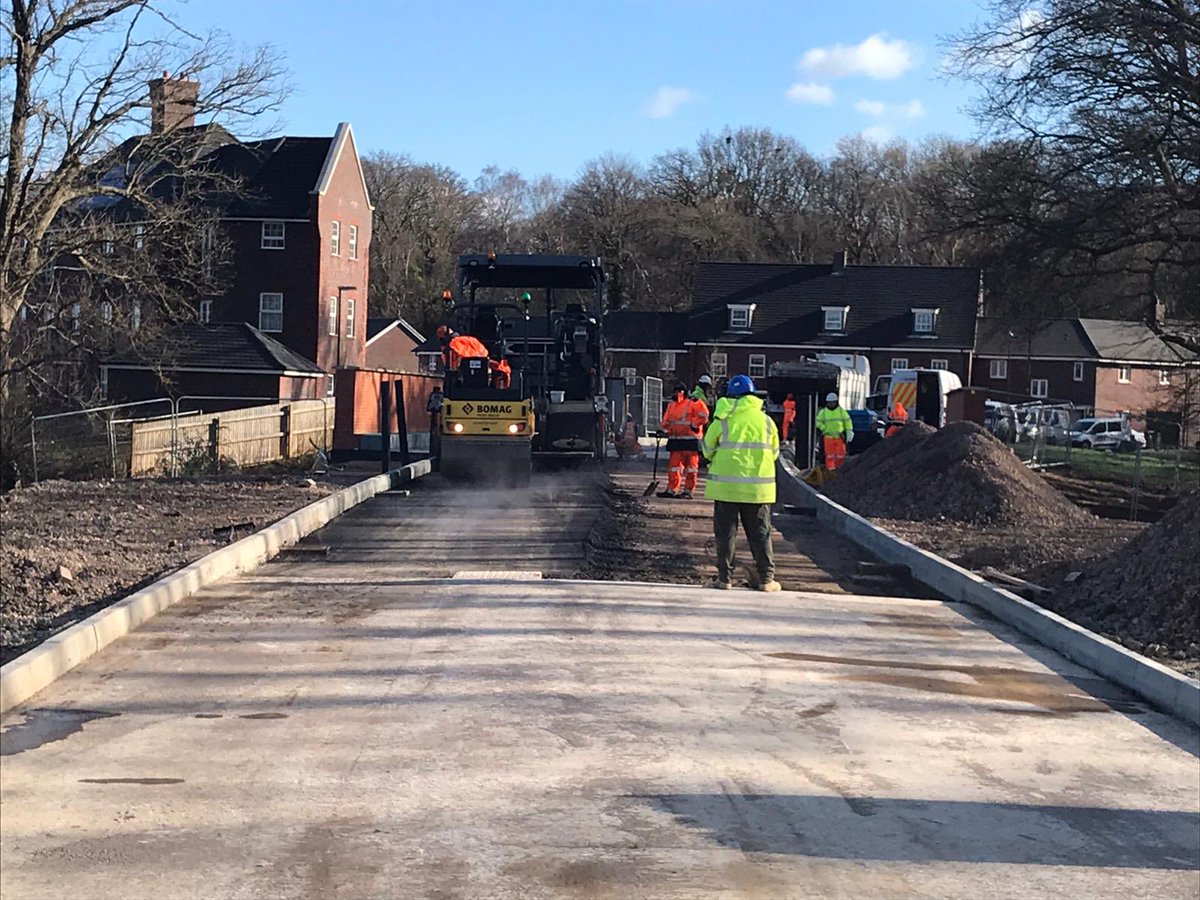 DevineGroup_UK's tweet photo. #TeamJD been busy at #Forgewood #crawley picking up work left behind by another contractor. Finishing off bridge crossing and approach roads. #asphalt #civilengineering #groundworks https://t.co/vAePfpKSFV
