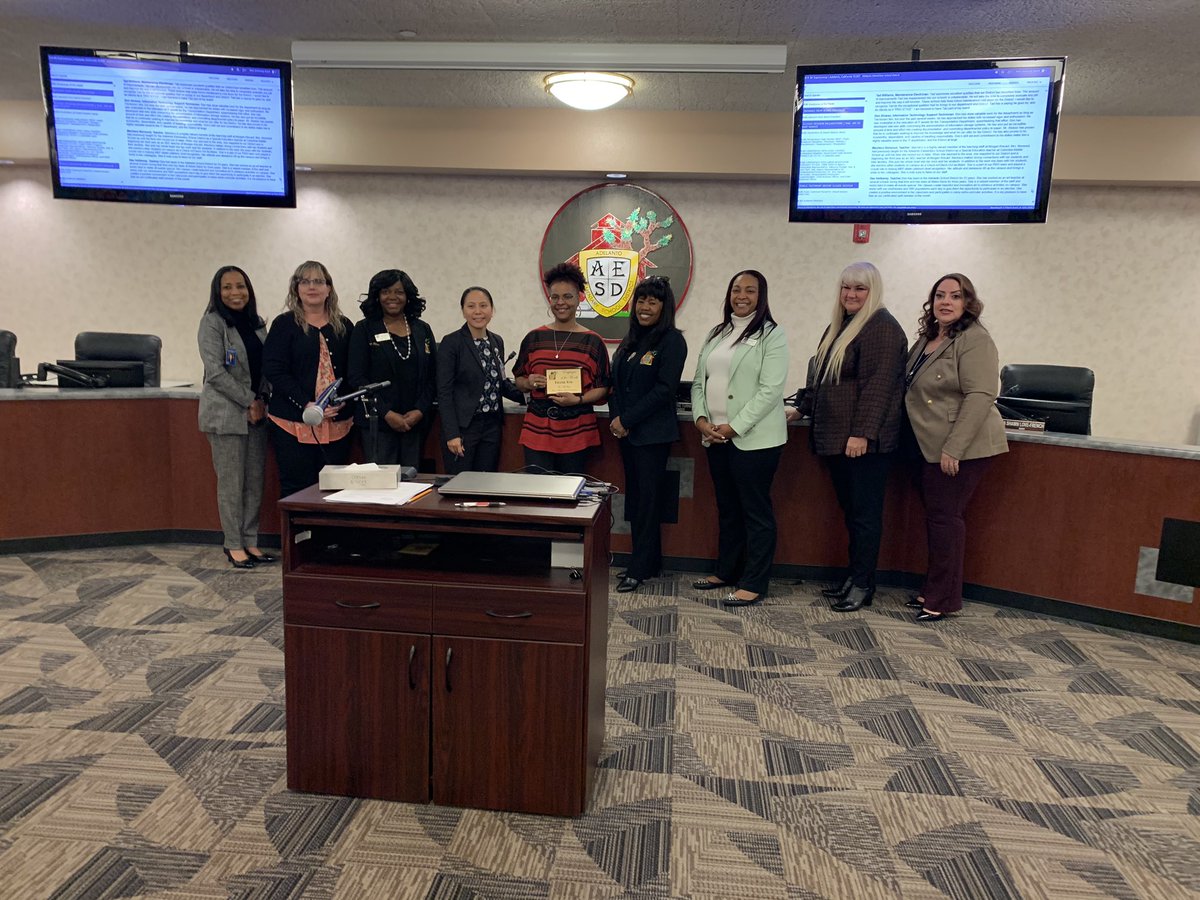 Congratulations to Morgan Kincaid’s own AESD certificated employee of the month, Mecheco Norwood! Thank you for being you! #AESD @DrAmy_AESD_Supt