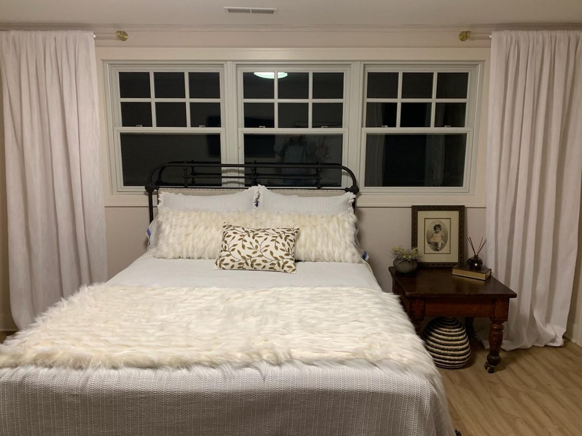 byDesignDM's tweet photo. Don't forget we make custom draperies too. How gorgeous are these white gauze draperies? They add such softness while almost floating on the clear acrylic and brass rods. They make for a truly one of a kind bedroom!
#customdraperies #interiordesign #bydesigndm #desmoines https://t.co/NIEHACfFQk