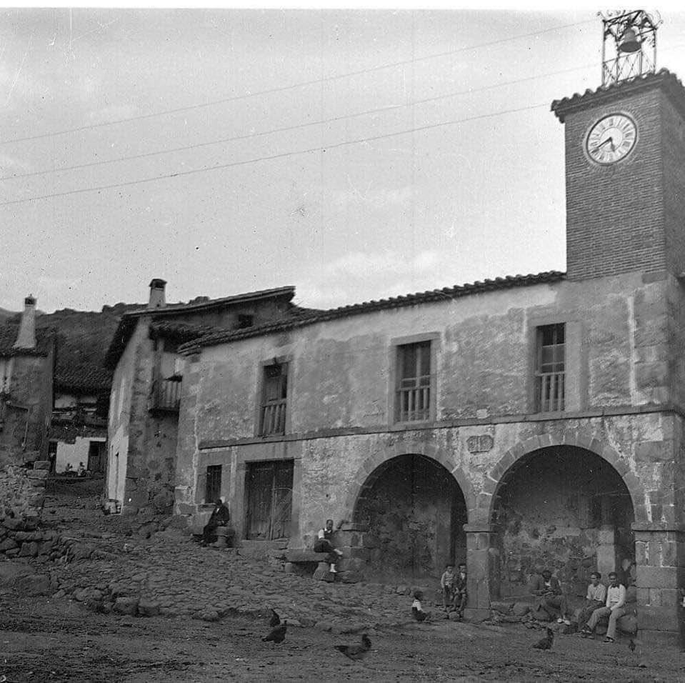 Aleex99_'s tweet image. Mijares. 100 años de diferencia