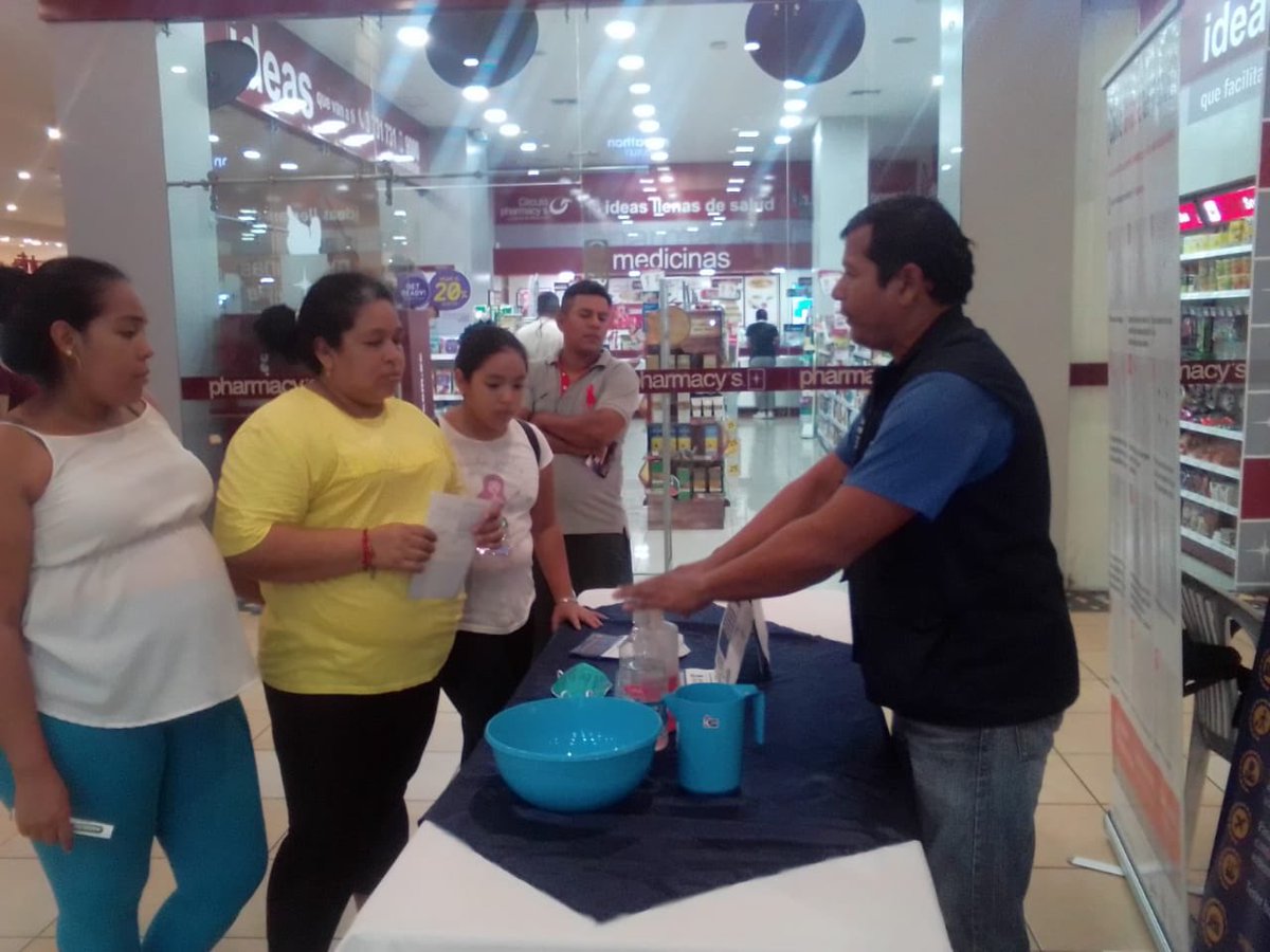Salud_Guayas's tweet photo. #Guayaquil I Usuarios de Centros Comerciales ubicados en la zona de influencia del Distrito 09D01, continúan siendo socializados sobre medidas de prevención contra el #Coronavirus #LavadoDeManos #PrevenciónEsSalud #MSPDeTodosYParaTodos https://t.co/JPP3JdWfHS