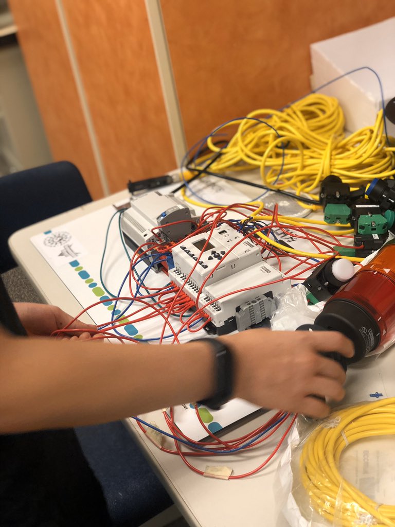 barberstudent1's tweet photo. Working on some more code!
@wattstech1 @stemsally @gotechfit @allaHarriger #techfit2019 #bmsleuelingup https://t.co/wSboW8BUVS
