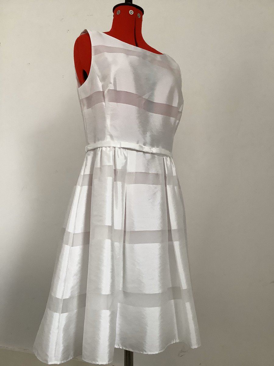 doyouvintage's tweet photo. This would make a fab bridesmaid’s dress. Coming to our fair Sun 15th March @mickjaggercentr in #Dartford #weddinghour #eventhour #vintagefair #1950s #retro #bridesmaid #silk #promdress https://t.co/q2e1wHcuNn