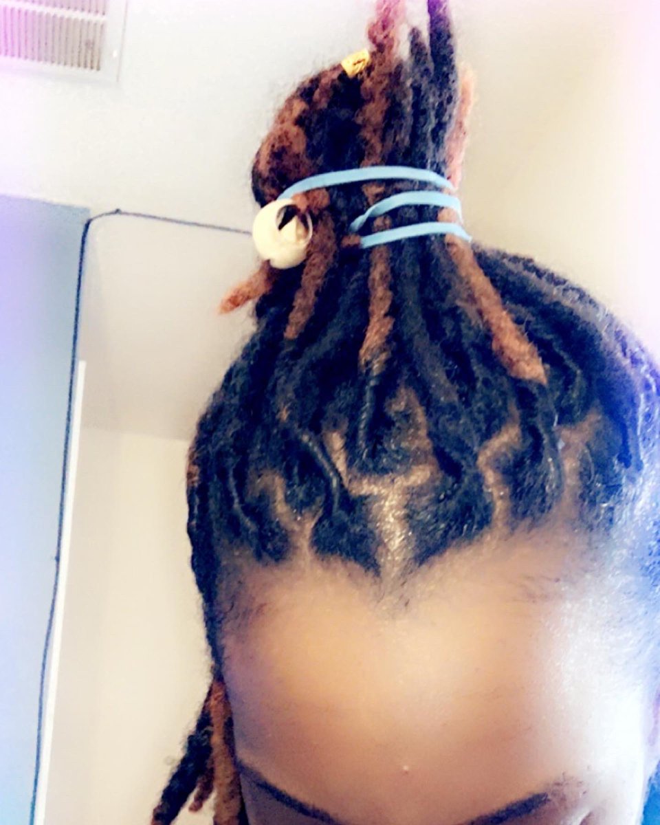 ReseButterCup's tweet photo. Bitches be loving them bundles that’s not there’s , why cant i love the hair god gave me??? 
#idoesthis 
#locs 
#dreads 
#lasvegaslocs 
#lasvegasdreads 
#vegaslocs 
#vegasdreads 
#resepowerlocs https://t.co/rLet8SdWYO