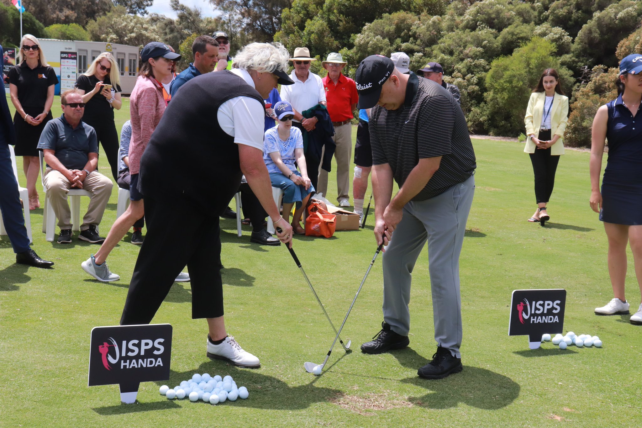 Isps Handa Japan Ispsはブラインドゴルファーへの支援も行っていますが Ispsハンダオーストラリアン 女子オープンの会場でデモンストレーションが行われました ローラ デービスも目隠しメガネをしてショットを披露しましたが このメガネは 糖尿病 や Isps Handa Japan Ispsはブラインドゴルファーへの支援も行っていますが Ispsハンダオーストラリアン 女子オープンの会場でデモンストレーションが行われました ローラ デービスも目隠しメガネをしてショットを披露しましたが このメガネは 糖尿病 や