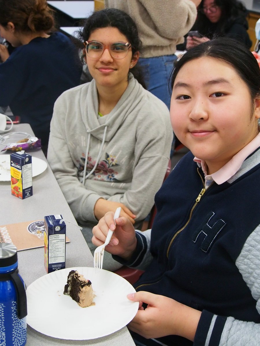 MrsHassam1's tweet photo. AY Jackson Key Club Induction Ceremony #KeyClub #EastYorkKiwani #Volunteering  Key clubbers at AY celebrated their induction with cake and juice.  @ayjacksonss @DrJaneALee @msrgriffith https://t.co/ea2UFoaRzx