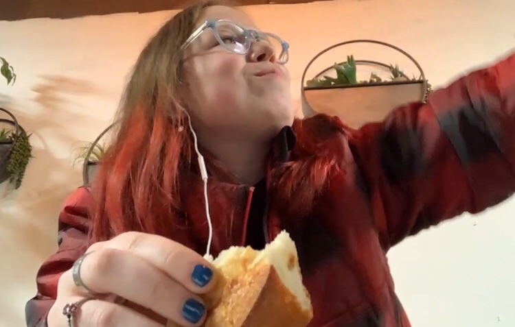 masher_lan's tweet photo. bread &amp; hannah https://t.co/pNdKnK8hpJ