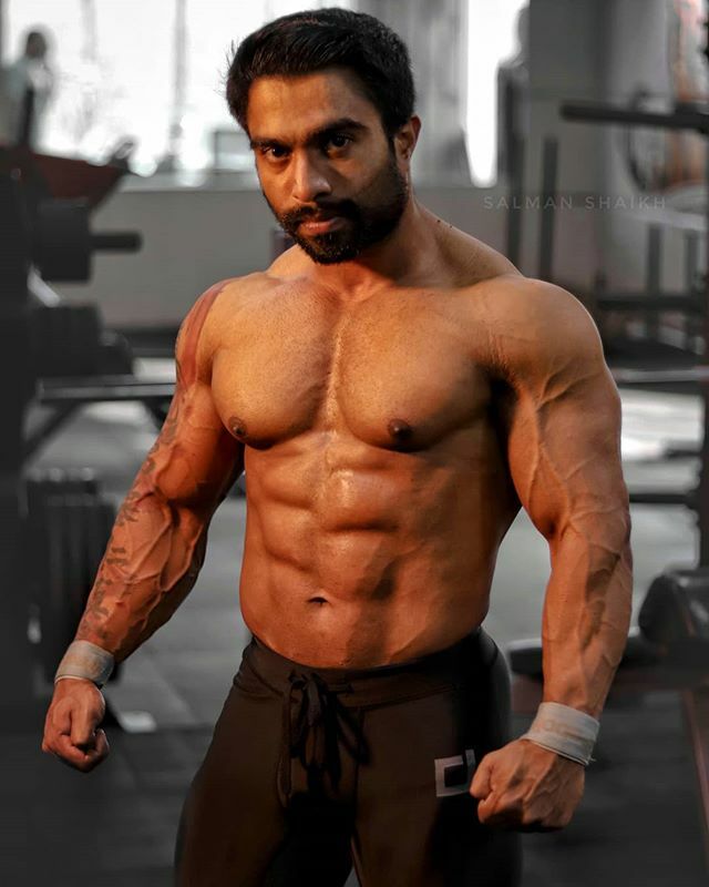 anu_28384's tweet photo. It Takes Nothing To Join The Crowd. 
It Takes Everything To Stand Alone.
.
.
#forthewin #celebritytrainer #gainswithbrains #bodybuilding #contestprep #instafit #motivation #dedication #focused #fitness #instagood #pushpullgrind #strength #trainhard #eatc… https://t.co/3cFok0DLaS https://t.co/xbRfT0uWQJ