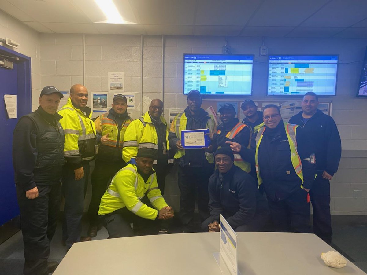 Celebrating Micheal Johnson 20 years of service. Thank You @susannesworld @DebbieTempesta @Westcoastmike1 @KellyTolbertUAL @Trozie2 @weareunited @HendyGeorge @EWRmike @William3167