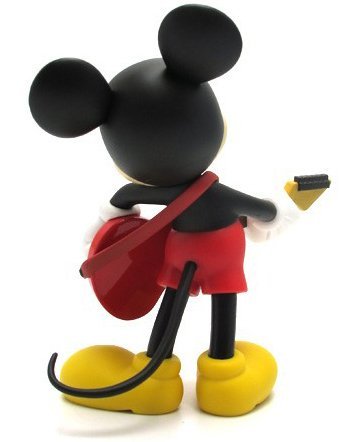 KhronoShift's tweet photo. Mickey Mouse has changed once again. When did Mickey get buttons on the back of his shorts? #mandelaeffect #residue https://t.co/S91hNk0xgU