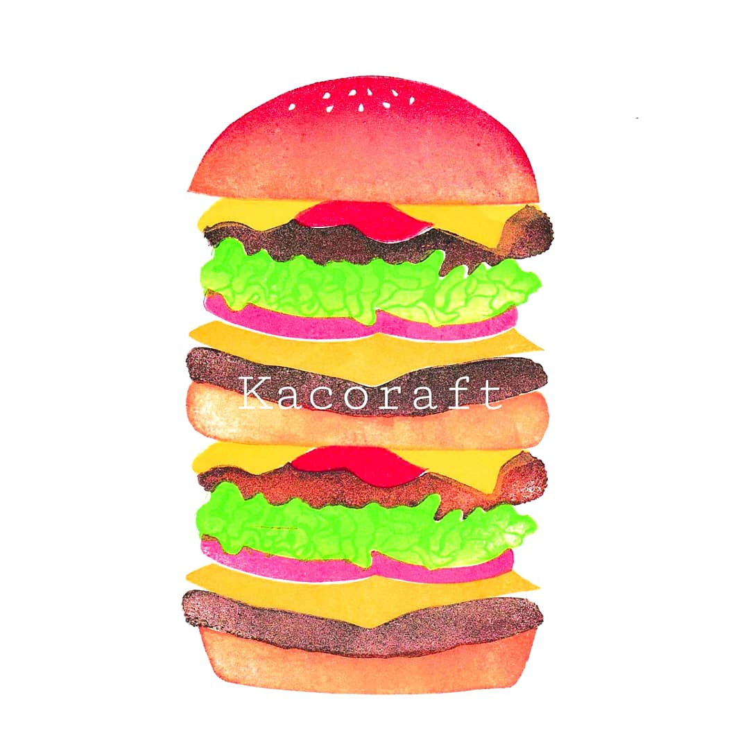 kacoraft's tweet photo. ハンバーガータワー🍔

ハンバーガーの中身を繰り返してタワーにできるようにバンズを一つ追加で彫ってみました。

これでいくらでも高く積める♪

でも捺すのが大変なので今はこの高さで満足😋🍴

#消しゴムはんこ
#消しゴムハンコ #消しゴムスタンプ #消しゴム版画 https://t.co/bhy0ZCFq0l
