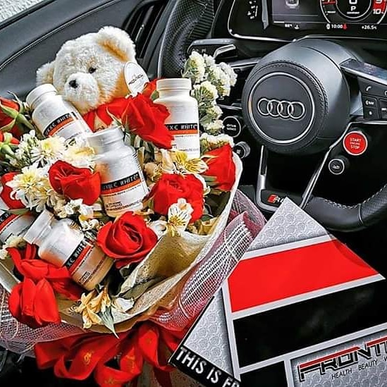 FrontrowHb's tweet image. Happy Valentine&apos;s day everyone. 😊