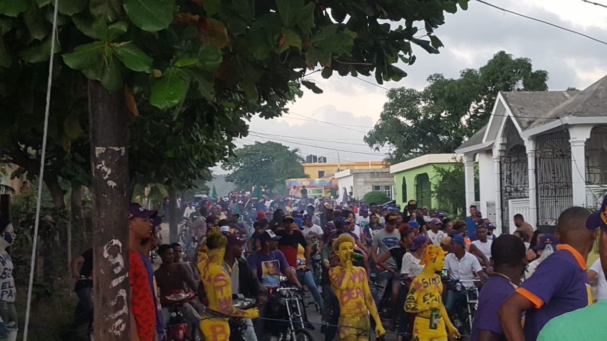KeniaPresente's tweet photo. El Seibo tiene bien claro lo que quiere!
🧹#PLD completo! 
Con el #Triunfo de este 16 de Febrero garantizamos la continuidad del desarrollo como #Antesala de Mayo! ~@de_bisono ... @JoseRPeraltaF @PLDenlinea @DaniloMedina @MirabalPm @ParedesMelanio @Robertdelacruzw @Gonzalo2020RD https://t.co/pbgOkMJZSl