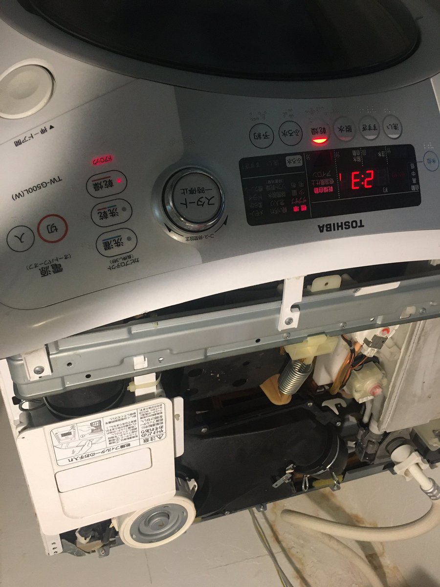 ドラム式洗濯機修理。すぐ調子悪くなるんで評判悪いね、横型だから配管の接続部が色々詰まりやすく複雑なせいか。今回は乾燥機が不調。 