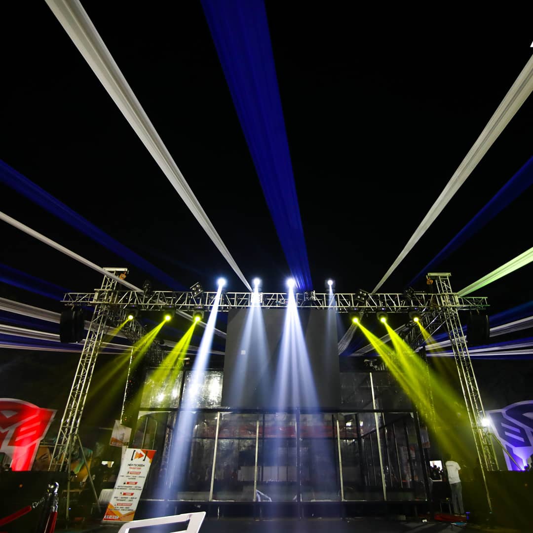 Techfest_IITB's tweet image. #Robowars, it&apos;s not a word..
It&apos;s the whole experience:
The rivalry and the heat of the warzone! The unexpected #moments that made us second guess our eyesight!

Relive those moments!
Presenting the highlights of the International Robowars 2019- 20!
#techfest2020