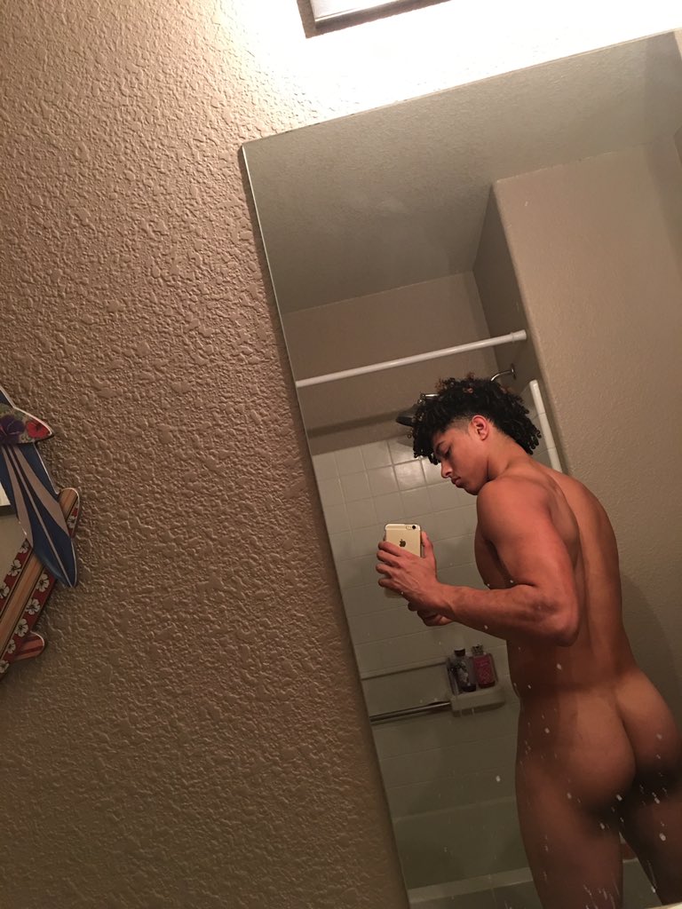 boysputa's tweet photo. Prettiest guy ever baited https://t.co/vXMyUN6VH5