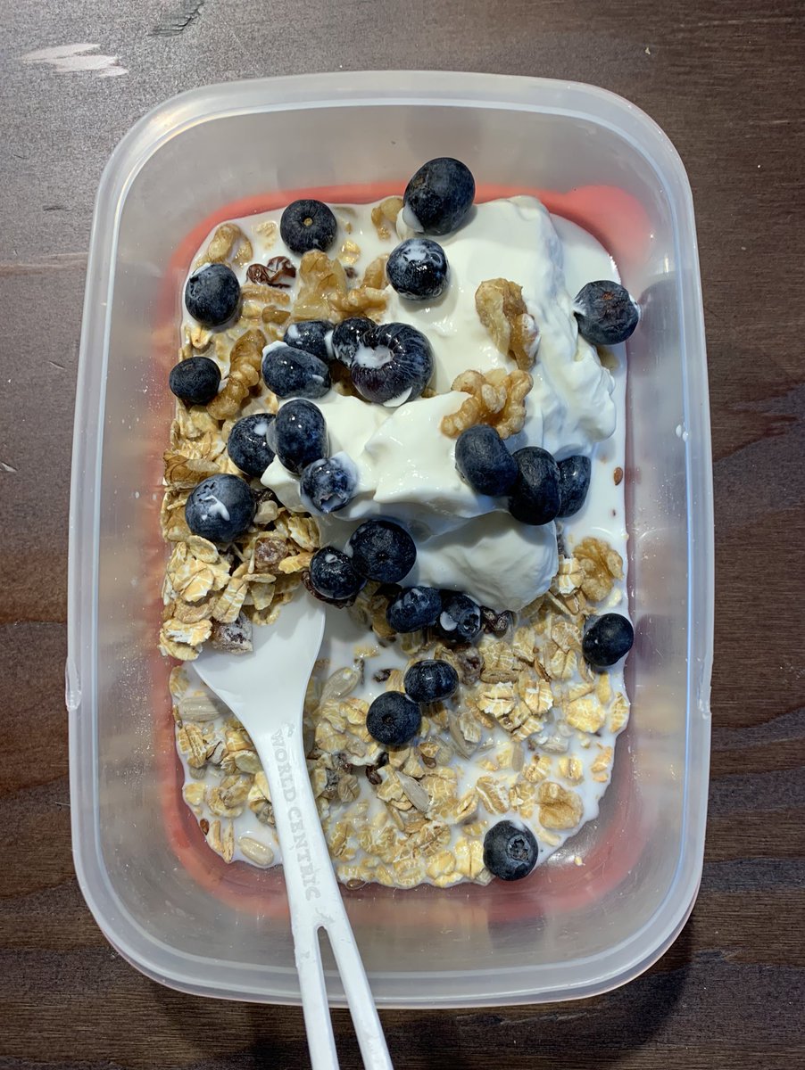 Jorja_Collins's tweet image. Tip from a past #ChurchillFellow was ‘eat well’. It’s challenging but not impossible when all you’ve got in your hotel room is a bar fridge and a kettle! For #SmartEatingWeek I’m sharing my tips on #HealthyEating while #Travelling.