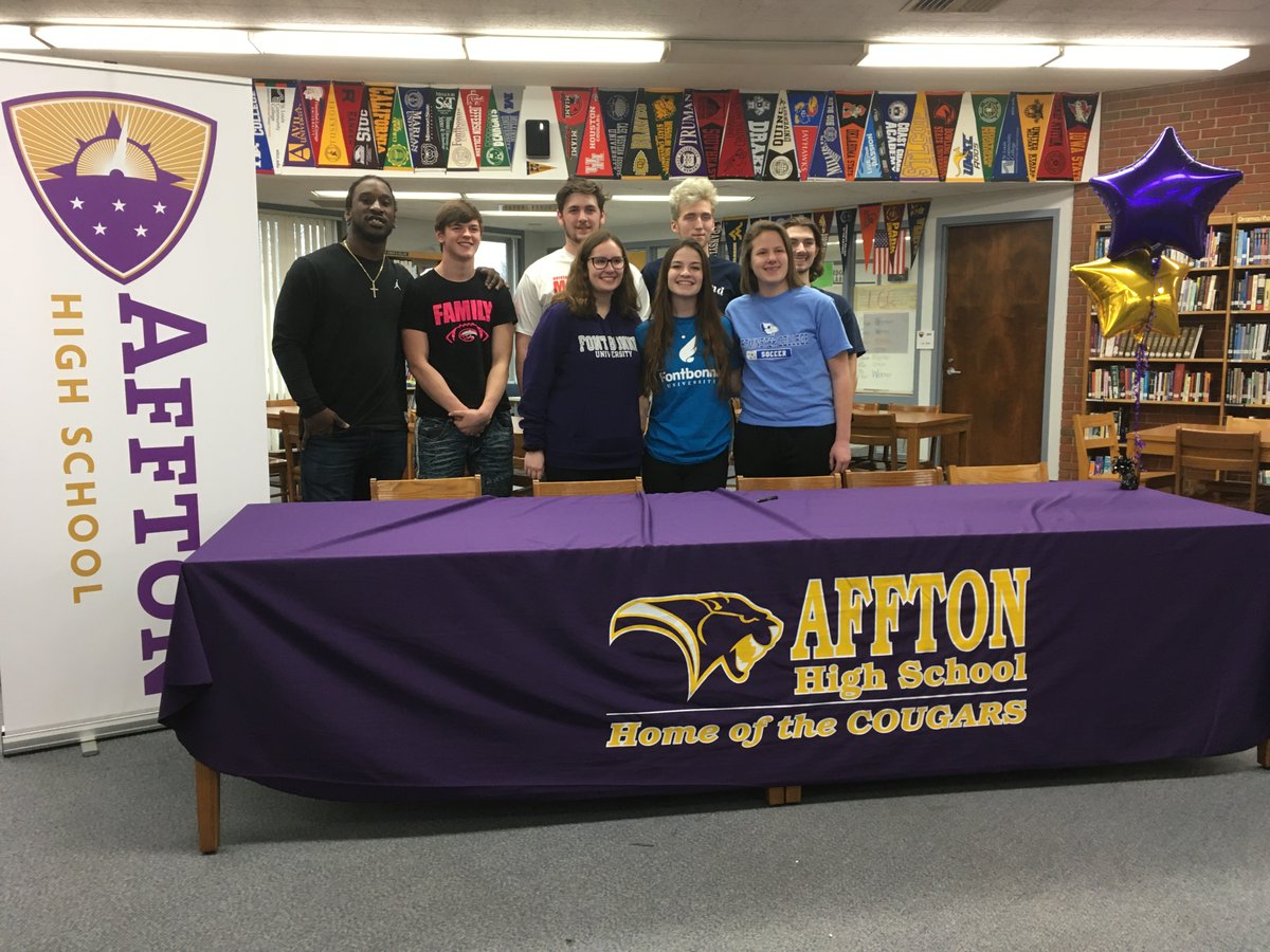 AHSActivityDept's tweet image. The students at Affton High School who signed their letters had an alumni come back and wish them well!  He is #44 of the New York Giants.  Markus Golden.   It was a special day even more special!  @AfftonSchools @Giants @markusgolden