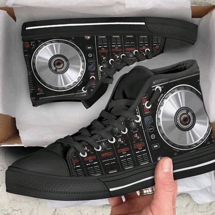 stuffdjslike's tweet photo. Cop or Drop 😂🔥 
#StuffDJsLike https://t.co/qXpk3icby1