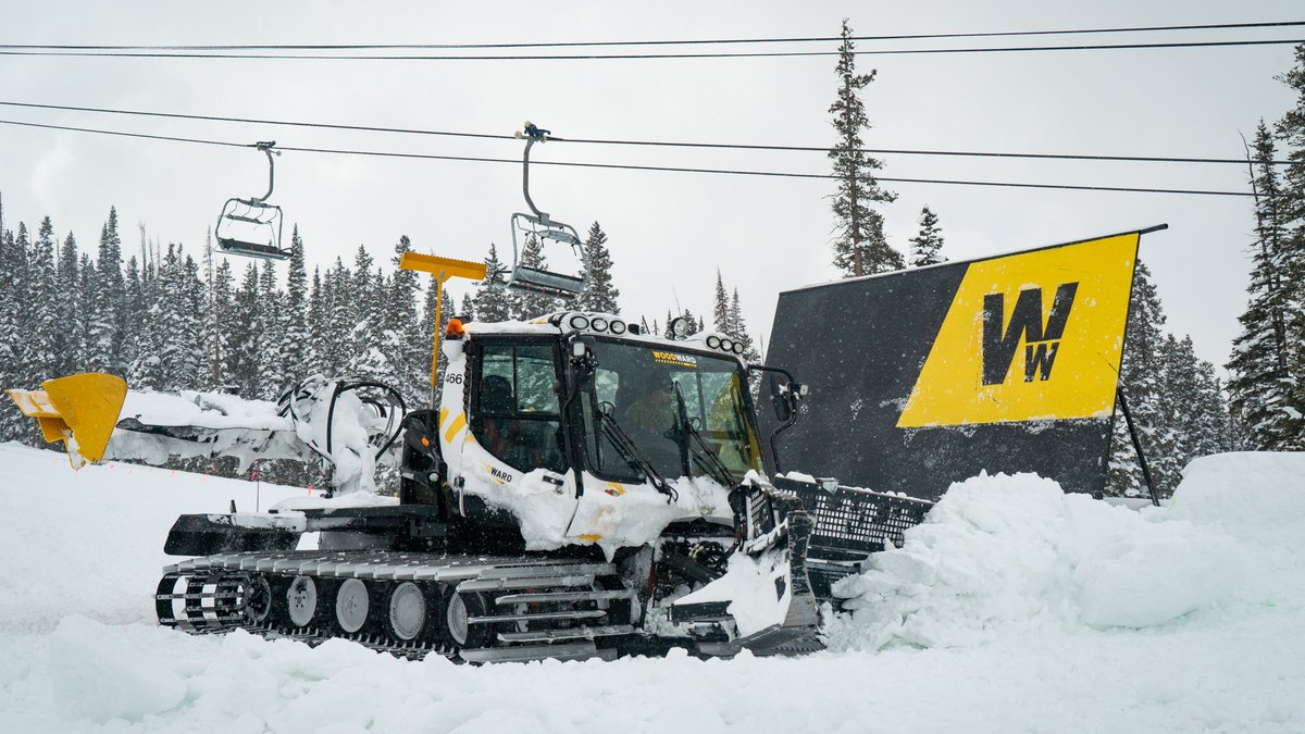 Park Crew is still at it, getting Central Park, Red's Backyard &amp; the Modified Superpipe back in shape and ready to rip! Keep an eye out for these Mountain Park Zones to come back online by the weekend. bit.ly/wwmtnparkstatus <a href="/CopperMtn/">Copper Mountain</a> <a href="/PistenBullyUSA/">PistenBully</a> #WeLiveThis