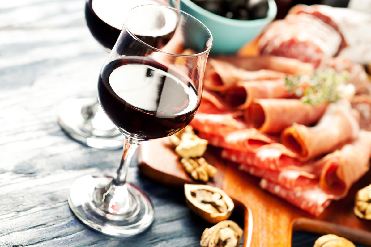 Roundhouse_SR's tweet photo. It's almost time for Lakeside Happy Hour at Roundhouse! Happy Hour is every Tuesdays, Wednesdays and Thursdays from 4:00pm-6:30pm. Come on down and enjoy a glass of wine, craft beer and small bites while playing games. We hope to see you there! https://t.co/Y7H0VGgbCC