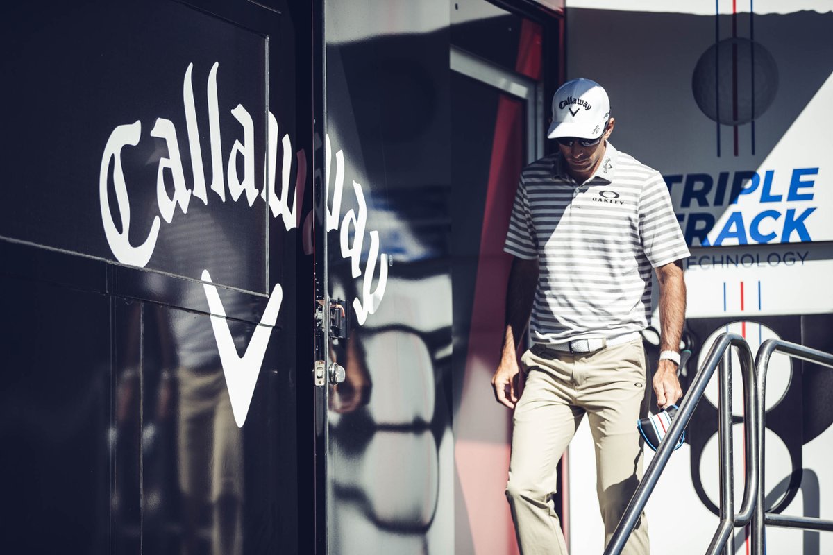 odysseygolf's tweet image. A few late putter adjustments before Round One at Riviera for @marcleish and @Dylan_Frittelli under the watchful eye of Odyssey PGA TOUR Representative @Joe_Toulon. Go get ‘em tomorrow boys 👊 #1PutterOnTour #1PutterInGolf