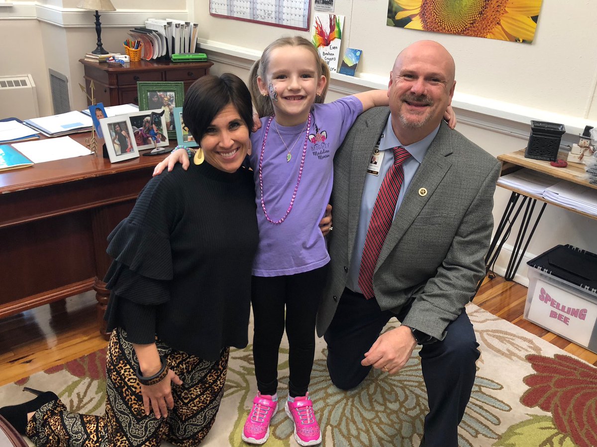 monroe_schools's tweet photo. Look who is back home! We are so glad to see Madeline! She is amazing! 
@Hubbard_Elem 
@monroe_schools 
#MadelineMonroeStrong https://t.co/brfHK1thqk