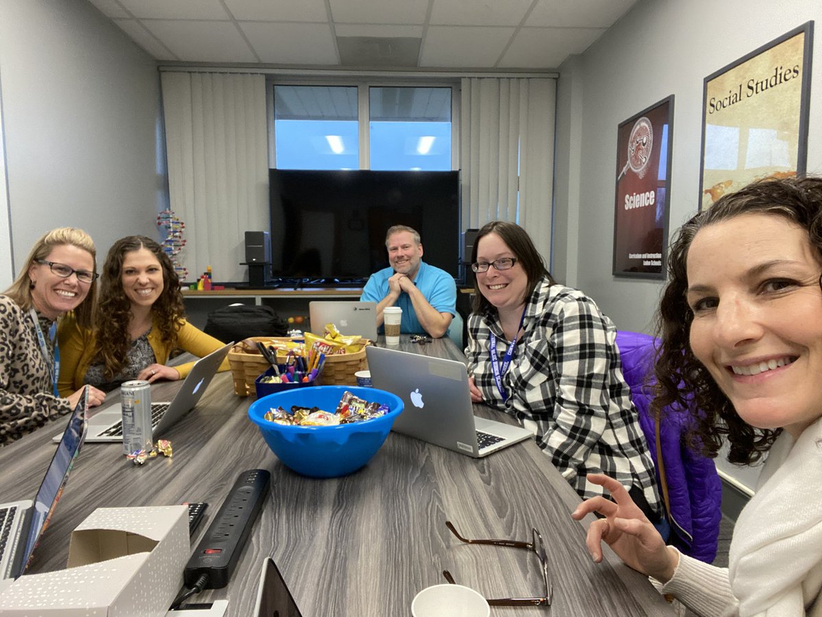 tltmaclean's tweet photo. Gifted specialists meeting today after school. So happy to connect and share ideas with my teamies! #seeserveconnect #PLCtime @brooke_bilby https://t.co/zYKxUZaPxN