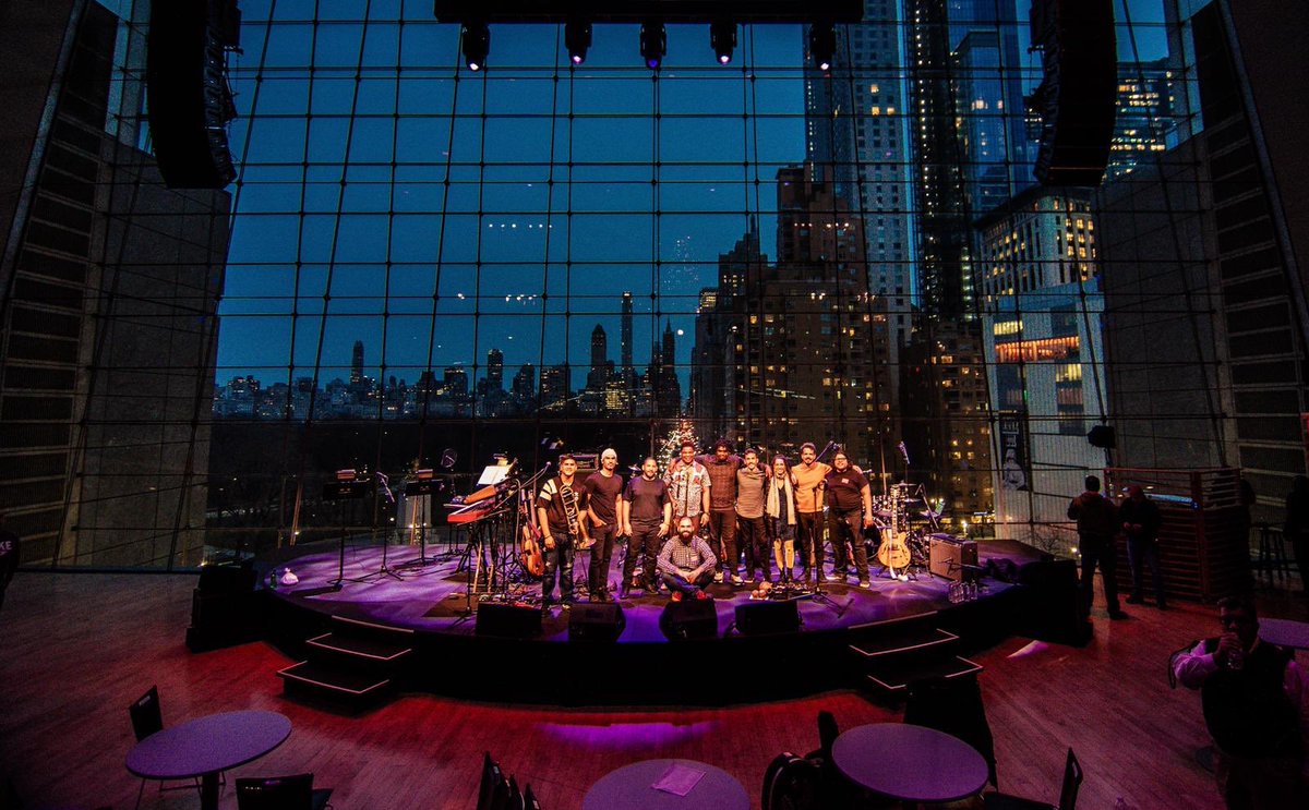 ebayoan's tweet photo. Listos para presentar la #ALMADURA de @ilevitable hoy en #TheAppelRoom del @LincolnCenter en la apretada e icónica Ciudad de #NuevaYork. 

Foto de @CesarBerrios13. 

#AlmaduraTour https://t.co/HTghoZ1fOe