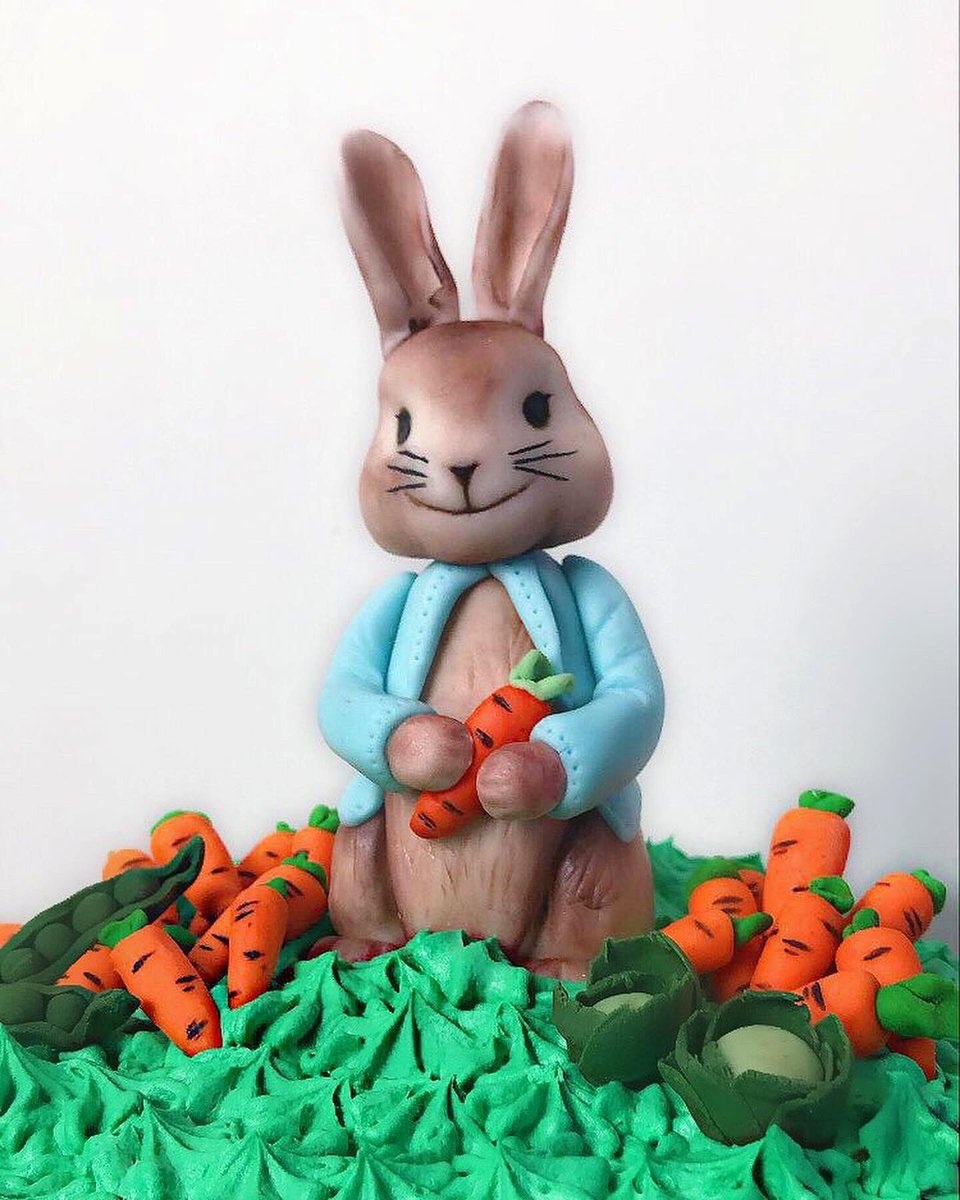 fatcatbakes's tweet photo. Peter Rabbit 😍
One of those adorable cartoon characters you wish was real 😭
#adorable #peterrabbit #cake #birthday #cakedecorating #bestoftheday #cakeeee https://t.co/IHg2OzazJv