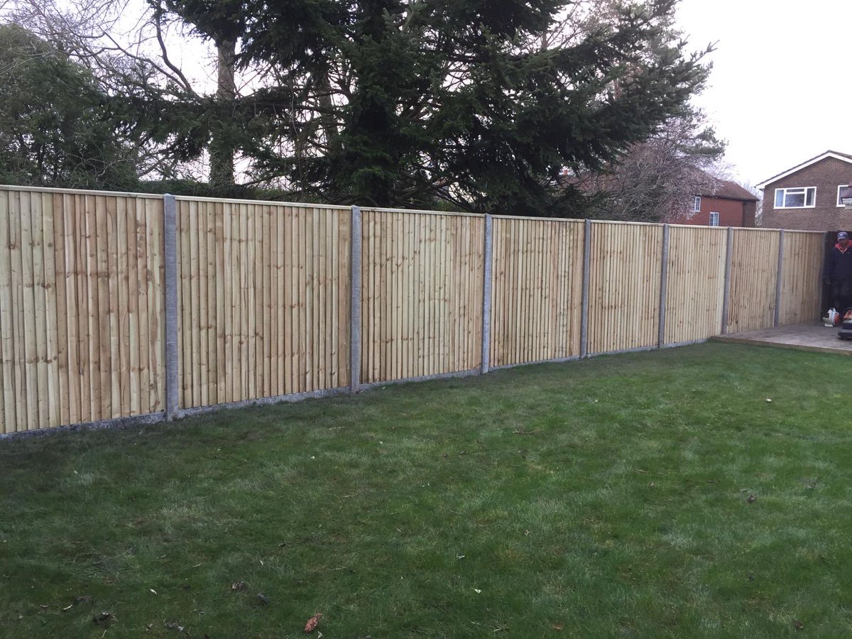 jbsfencing's tweet photo. Quality installation by M Clay garden Services,  call us on 02392 262075 for hand built heavy duty Closeboard panels #qualityfencing https://t.co/b1ycUmhzr6