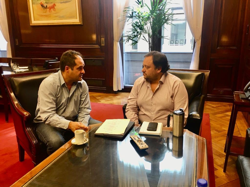 Hoy recibimos en el Banco Nación al cro y amigo intendente de Navarro <a href="/smaggiotti/">Santiago Maggiotti</a> para hablar de la agenda productiva y de la nueva línea de crédito del banco.