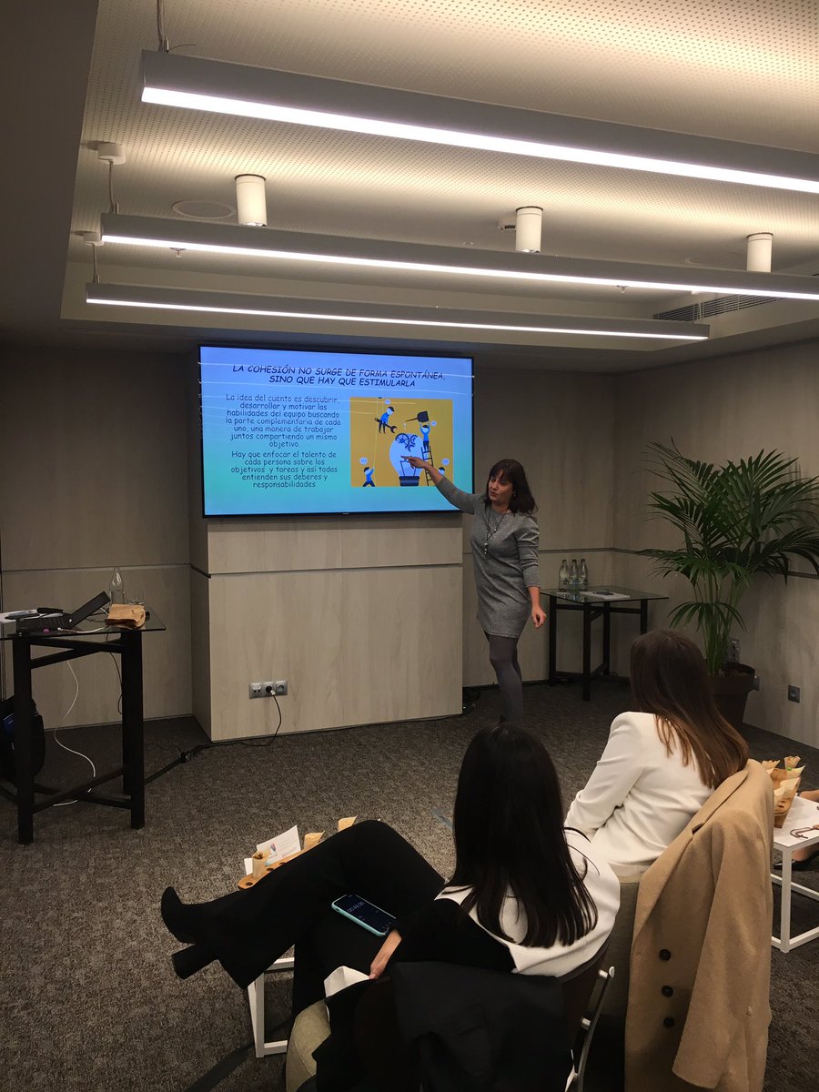 LolaChamorro1's tweet photo. @meliabilbao @TRYPVielha @MeliaRoyalTanau #SolportCambrils que divertid@s y simpático nuestro equipo!!! #HRtogether #MeliaSpain https://t.co/GK1QNXNZtz