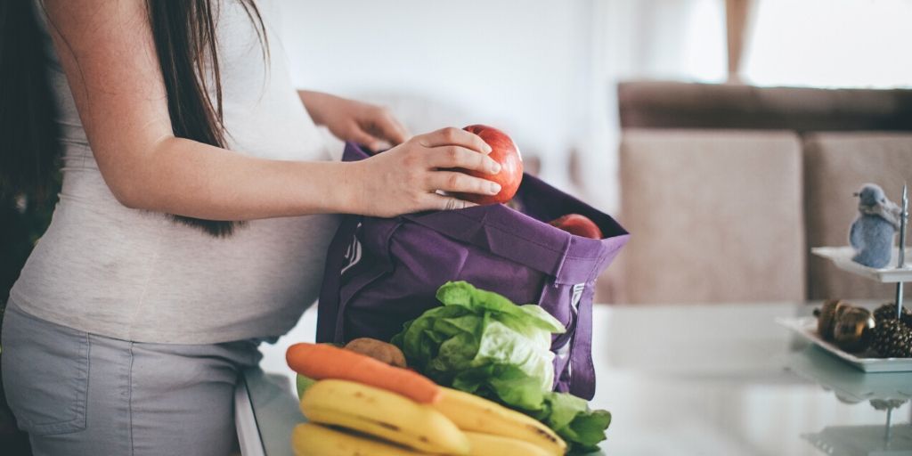 dietitiansaus's tweet image. To chat about nutrition for pregnancy, this #SmartEatingWeek see your local #APD! Interested in where women typically seek nutrition information during pregnancy? Uncover the findings, available online via early view in our Journal, Nutrition &amp;amp; Dietetics: bit.ly/2GwrIAd