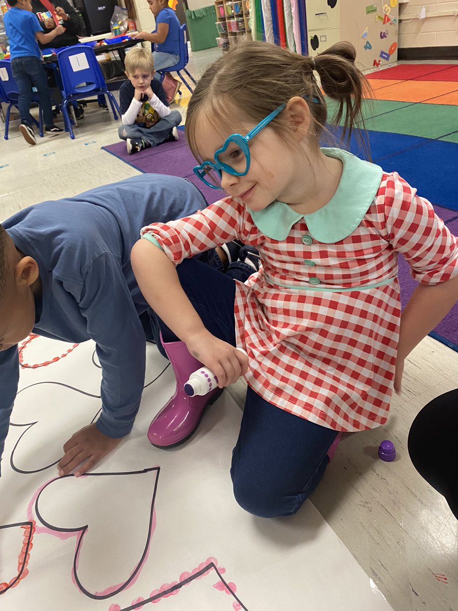 Jenprek's tweet photo. Stamping hearts for valentines! @suptking @OESrockSTARS https://t.co/ZEyav9QR3n