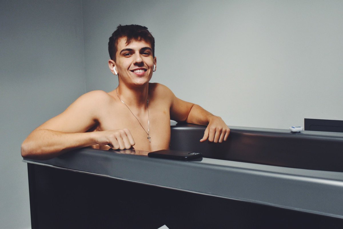 Kw_recovery_lab's tweet image. Chillin’ 😎

🥋🥋#recoverashardasyoutrain 
@Kw_recovery_lab #recoverylab #coldtub #icebath #kwrl
