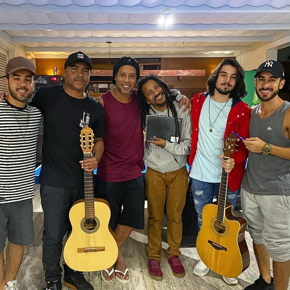 Obrigado Alex Nunes, Juliano Moreira e família @MelimOficial , mais uma música f....... 🤙🏾