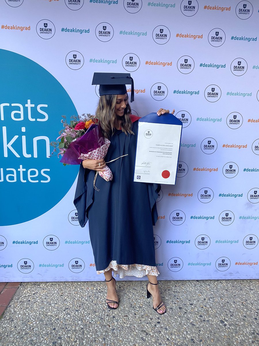 tahrynmant's tweet image. Yesterday I graduated from @Deakin’s Bachelor of Communications (Journalism) with Distinction 🎉 Couldn’t have done it without the support of my beautiful family and friends. Special thanks to @9NewsMelb for supporting me while I worked and studied full time. 👩🏽‍🎓💛 #DeakinGrad