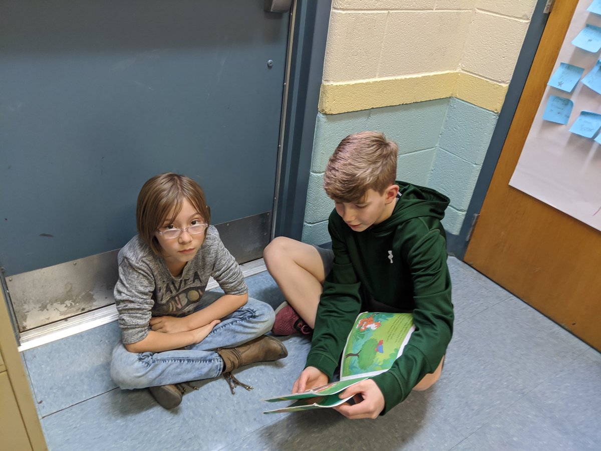 6th grade students showed kindness today with their 1st grade reading buddies in Mrs. Albans' class 4 Random Acts of Kindness Week @Lamar_School #choosekind #gocherokees #read