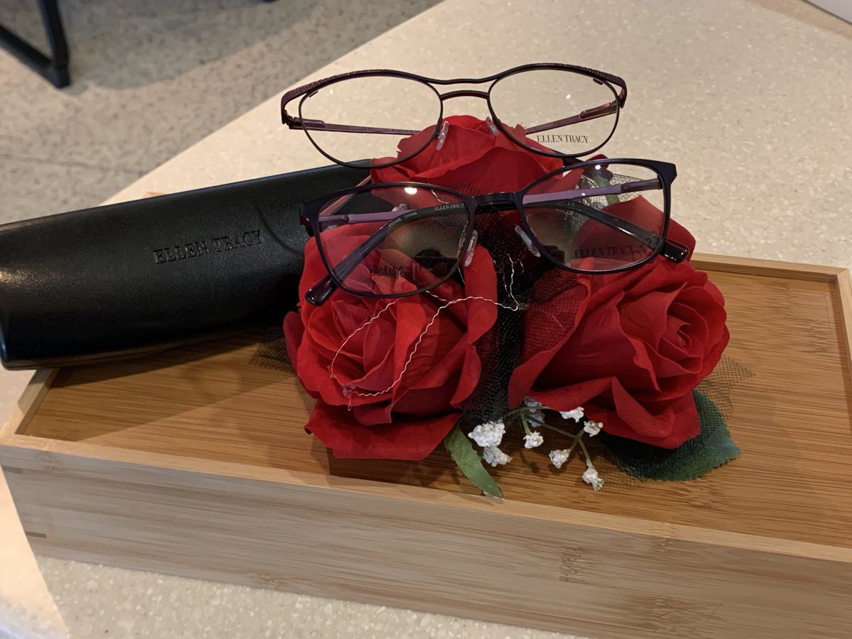 ArmestoEye's tweet image. #EllenTracy frames perfect for petite faces. Trend right, sophisticated styles. Let us help you #Frame your face! We love eyes💚! #ophthalmology #optical