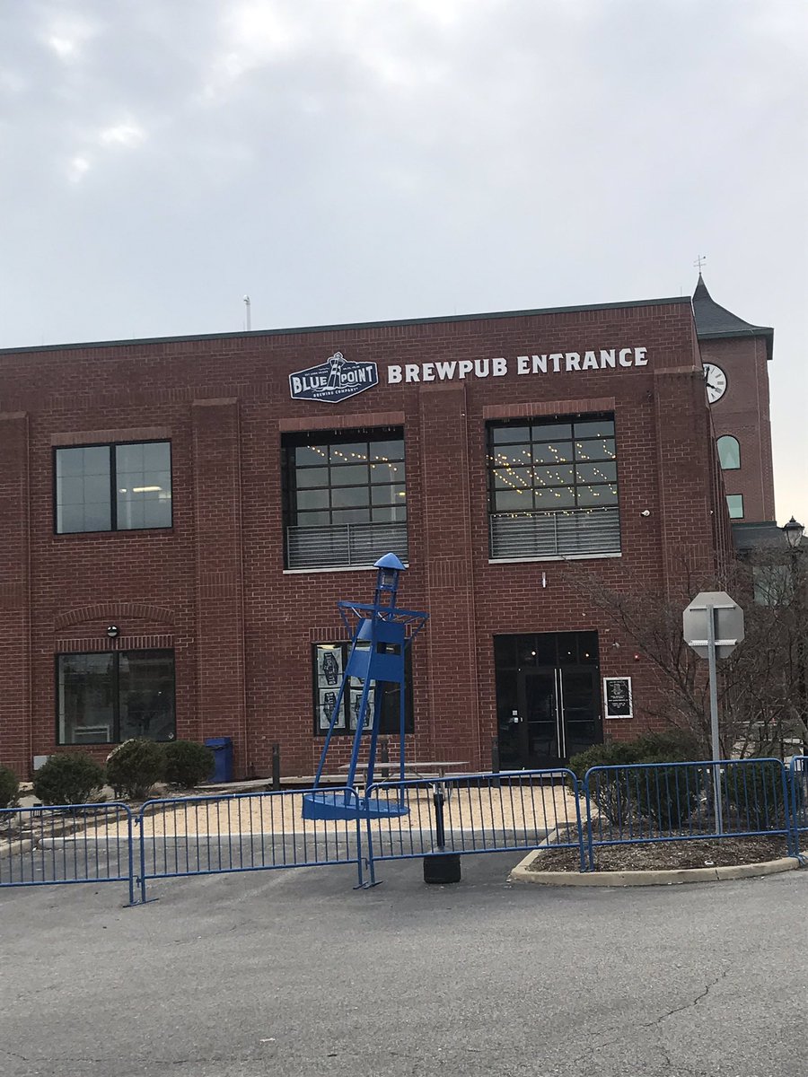 LIBreweries's tweet image. Visited Blue Point Brewing for the first time. It’s on a grand scale. It’s a destination brewery. I tired their pils, NEIPA, and Imperial Stout. The food was very good and they even had live music. #bluepointbrewery #craftbeer #patchogue #beer #drinklocal